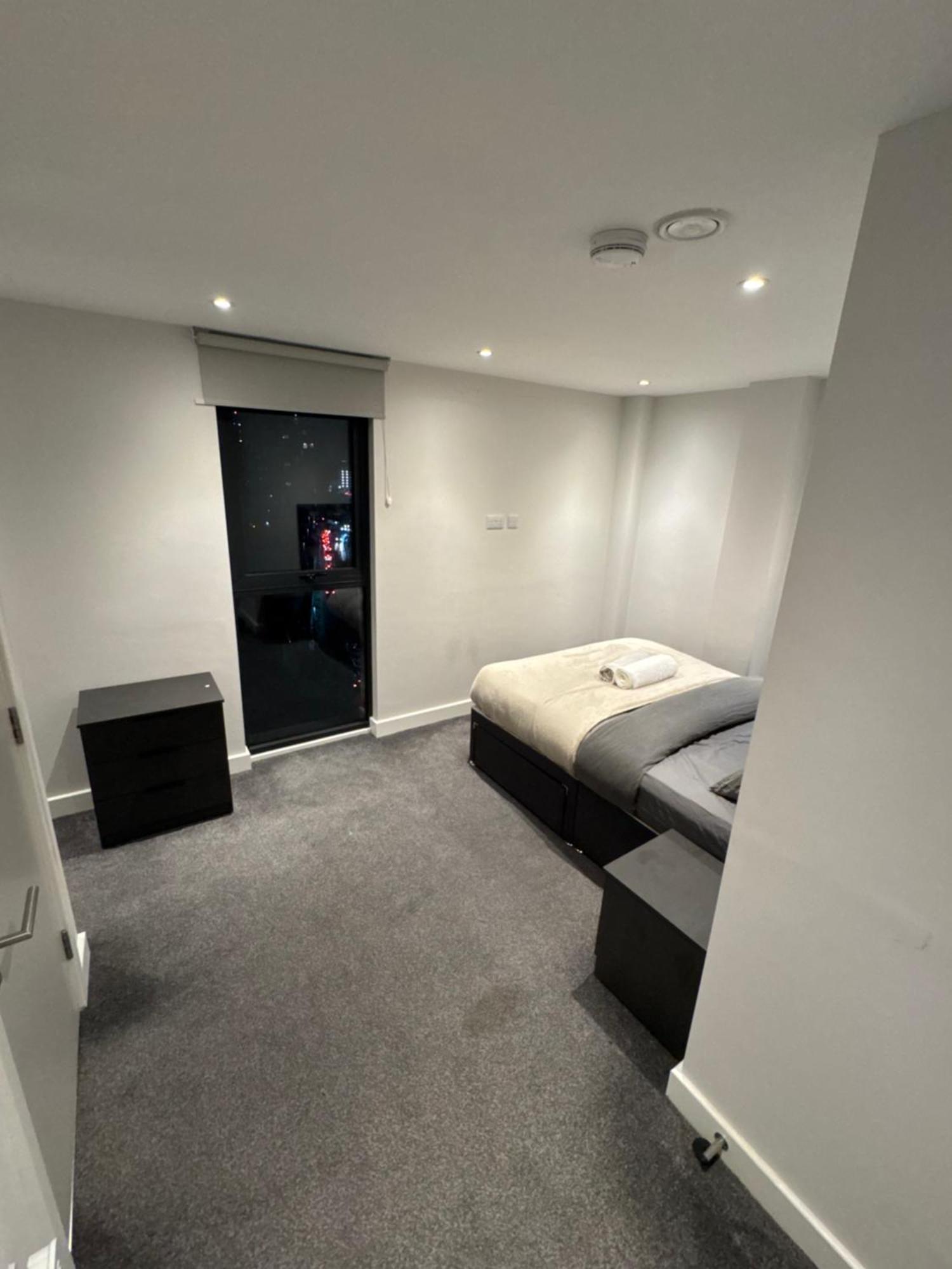 Regent Plaza Apartment แมนเชสเตอร์ ภายนอก รูปภาพ